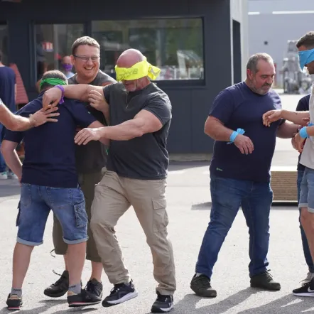 Les collaborateurs dans un team building convivial